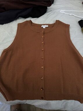 Now This Women's Brown Sleeveless Button-Front Knit Vest